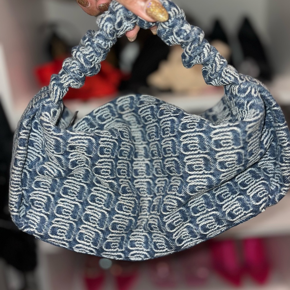 Alexander Wang Blue Shoulder Bag with Structured Design